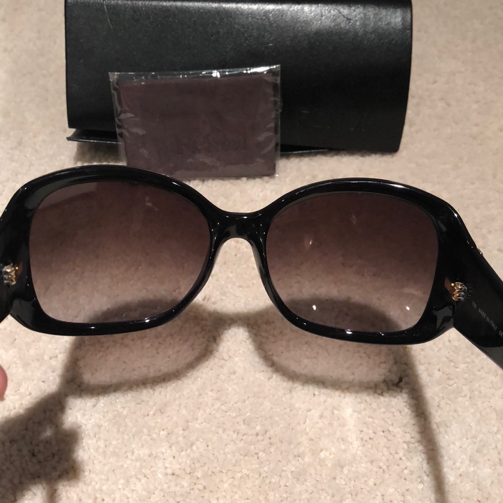❤️ Fendi Glasses - Picture 5 of 8